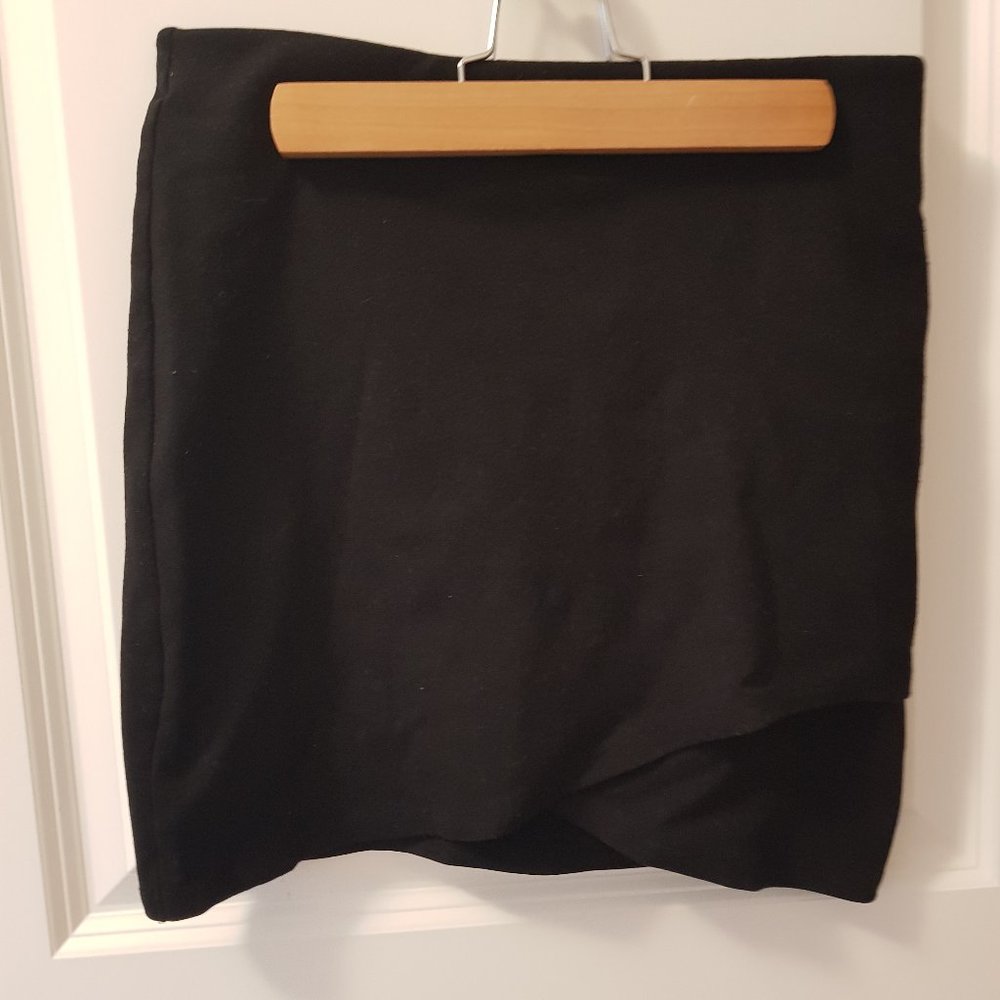 Aritzia Talula Black Mini Skirt Size small